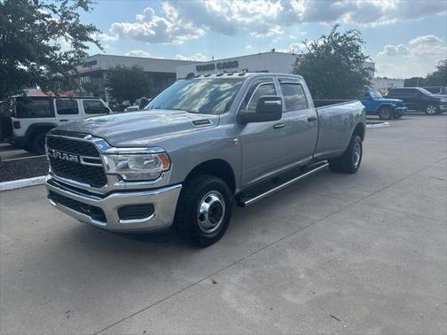 2023 RAM 3500 Tradesman Crew Cab 4x4 8' Box