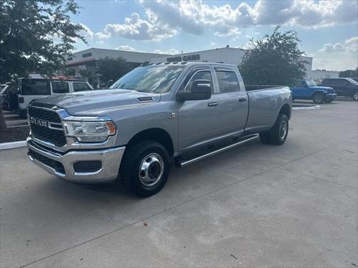 2023 RAM 3500 Tradesman Crew Cab 4x4 8' Box