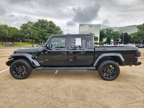 Black Clearcoat 2022 Jeep Gladiator Overland