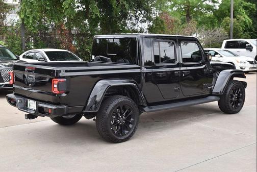 Black Clearcoat 2022 Jeep Gladiator Overland