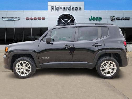 Black Clearcoat 2023 Jeep Renegade Latitude