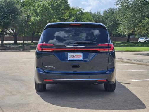 2025 Chrysler Pacifica L