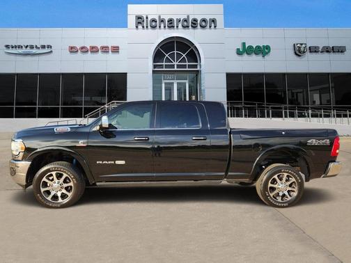 Diamond Black Crystal Pearlcoat 2022 RAM 2500 Longhorn