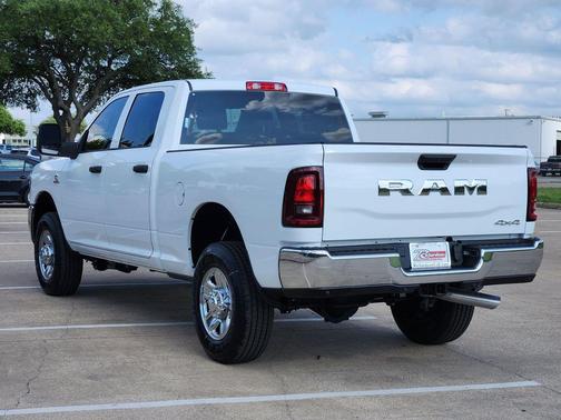 Bright White Clearcoat 2026 RAM 2500 Tradesman Crew Cab 4x4 6'4' Box