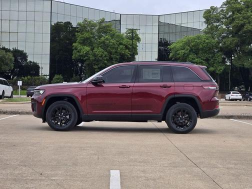 Velvet Red Pearlcoat 2026 Jeep Grand Cherokee Altitude
