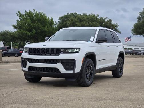 Bright White Clearcoat 2026 Jeep Grand Cherokee Altitude