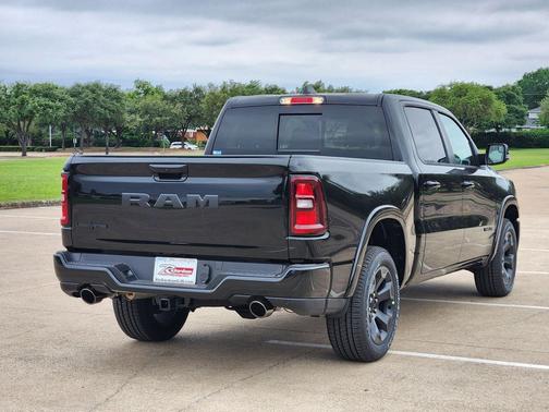 Diamond Black Crystal Pearlcoat 2026 RAM 1500 Lone Star