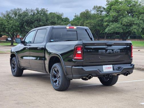 Diamond Black Crystal Pearlcoat 2026 RAM 1500 Lone Star