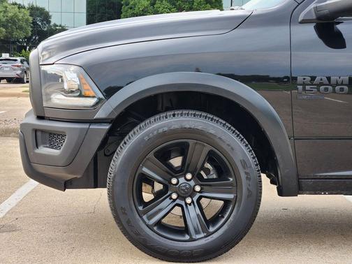 Diamond Black Crystal Pearlcoat 2024 RAM 1500 Classic SLT