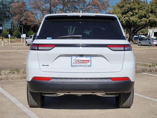 2026 Jeep Grand Cherokee Altitude