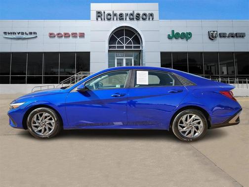 2024 Hyundai ELANTRA SEL