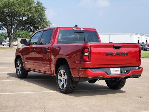 Molten Red Pearlcoat 2026 RAM 1500 Express
