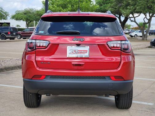 Red Hot Pearlcoat 2026 Jeep Compass Latitude