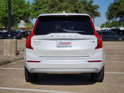 2022 Volvo XC90 T6 Momentum