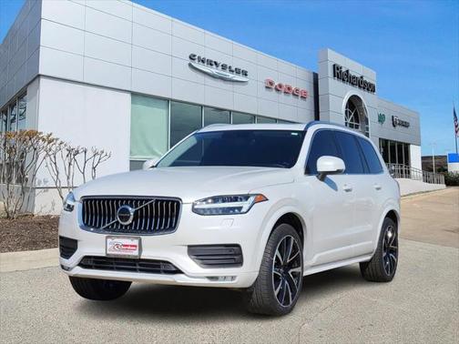 2022 Volvo XC90 T6 Momentum