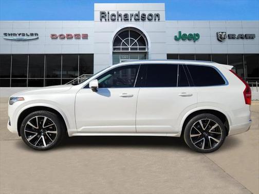 2022 Volvo XC90 T6 Momentum
