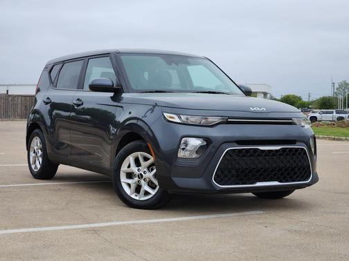 Gravity Gray 2022 Kia Soul LX