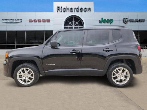 Black Clearcoat 2023 Jeep Renegade Latitude