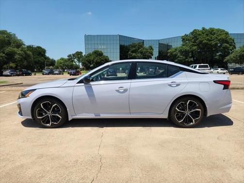 2023 Nissan Altima SR FWD