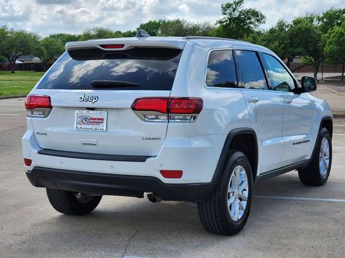 Bright White Clearcoat 2022 Jeep Grand Cherokee Laredo