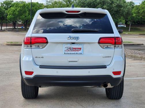 Bright White Clearcoat 2022 Jeep Grand Cherokee Laredo