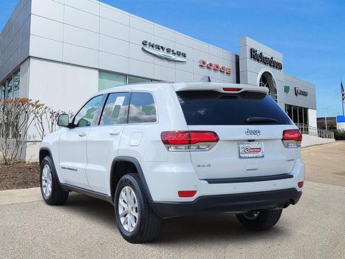 Bright White Clearcoat 2022 Jeep Grand Cherokee Laredo