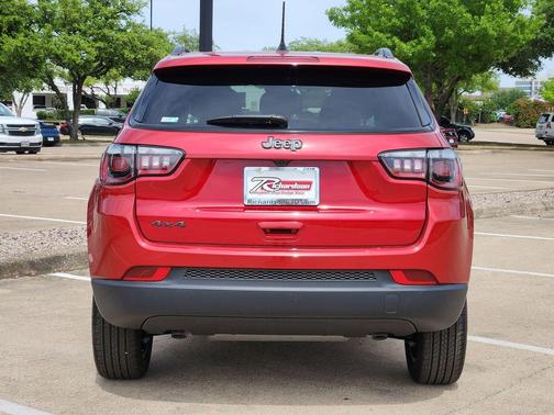 Red Hot Pearlcoat 2026 Jeep Compass Latitude