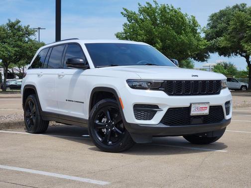 Bright White Clearcoat 2023 Jeep Grand Cherokee Altitude