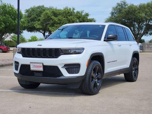 Bright White Clearcoat 2023 Jeep Grand Cherokee Altitude