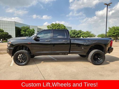 Diamond Black Crystal Pearlcoat 2026 RAM 3500 Lone Star Crew Cab 4x4 8' Box