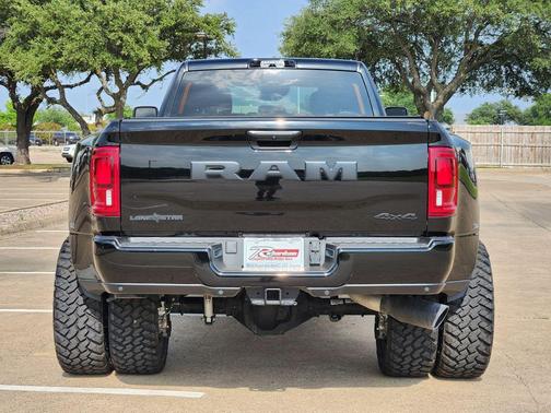 Diamond Black Crystal Pearlcoat 2026 RAM 3500 Lone Star Crew Cab 4x4 8' Box
