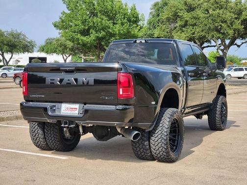 Diamond Black Crystal Pearlcoat 2026 RAM 3500 Lone Star Crew Cab 4x4 8' Box