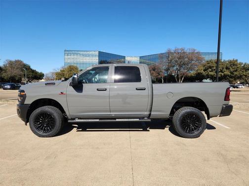 2026 RAM 2500 Tradesman Crew Cab 4x4 6'4' Box