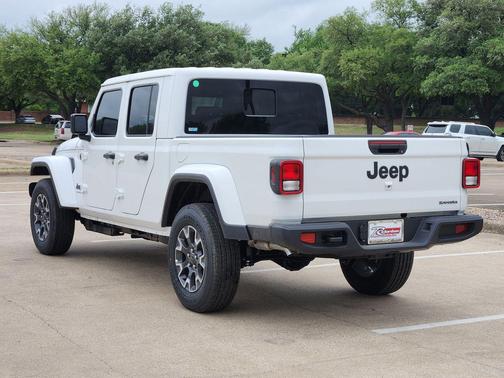 Bright White Clearcoat 2026 Jeep Gladiator Sahara 4x4
