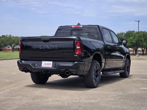 Diamond Black Crystal Pearlcoat 2026 RAM 1500 Express