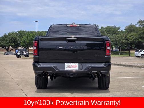 Diamond Black Crystal Pearlcoat 2026 RAM 1500 Express