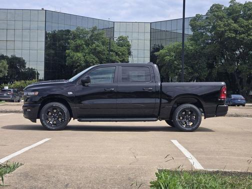 Diamond Black Crystal Pearlcoat 2026 RAM 1500 Express