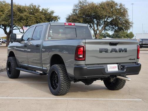 2026 RAM 2500 Tradesman Crew Cab 4x4 6'4' Box