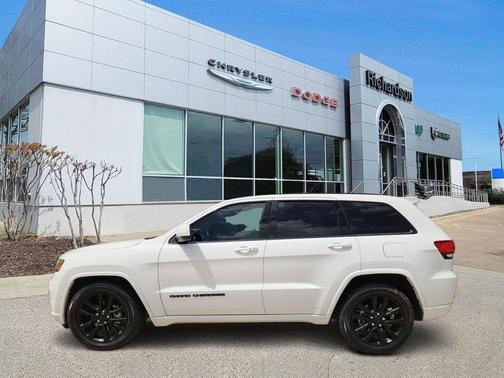 Bright White Clearcoat 2019 Jeep Grand Cherokee Altitude