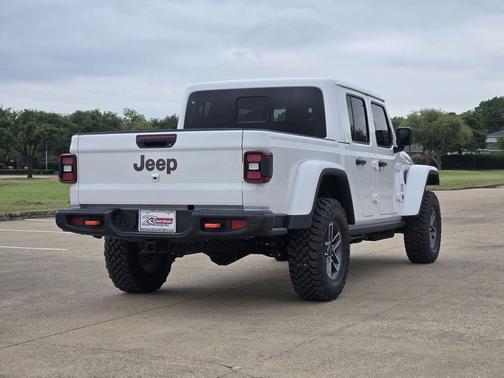 Bright White Clearcoat 2026 Jeep Gladiator Mojave X 4x4