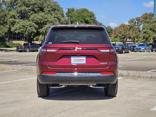 2025 Jeep Grand Cherokee Laredo