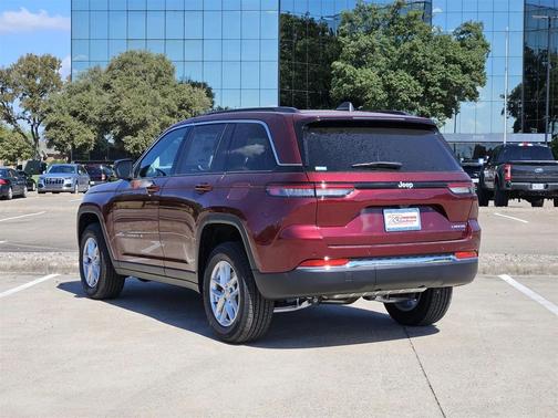2025 Jeep Grand Cherokee Laredo