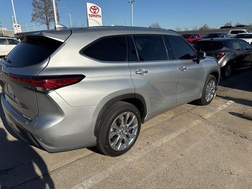 Celestial Silver Metallic 2020 Toyota Highlander Limited