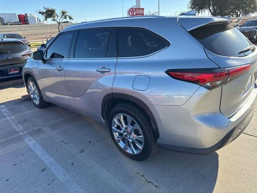 Celestial Silver Metallic 2020 Toyota Highlander Limited