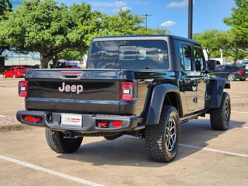 Black Clearcoat 2024 Jeep Gladiator Rubicon
