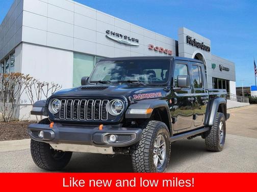 Black Clearcoat 2026 Jeep Gladiator Mojave 4x4