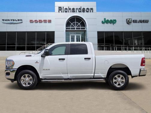 Bright White Clearcoat 2024 RAM 2500 Big Horn Crew Cab 4x4 6'4' Box