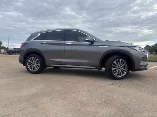 2023 INFINITI QX50 LUXE