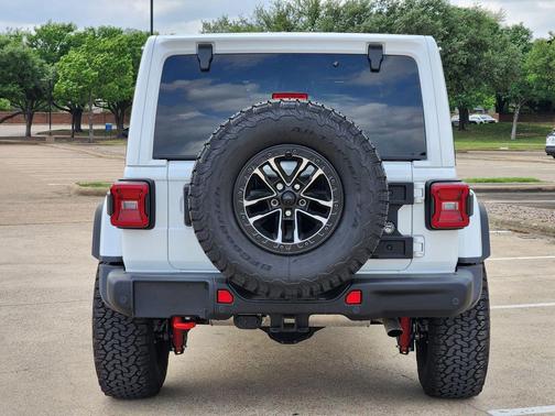 Bright White Clearcoat 2026 Jeep Wrangler Rubicon