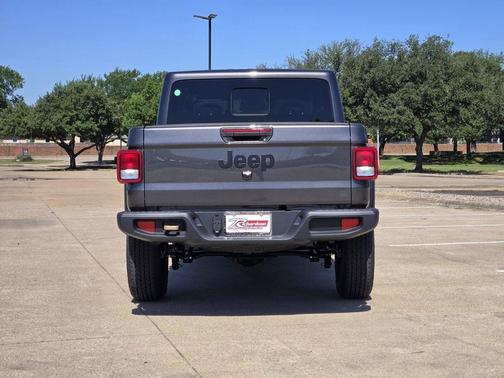 Granite Crystal Metallic Clearcoat 2026 Jeep Gladiator 85th Anniversary Edition